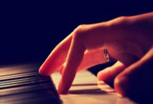 开云体育app-卡尔蒂斯防线稳固，力拼利物浦全力拿分