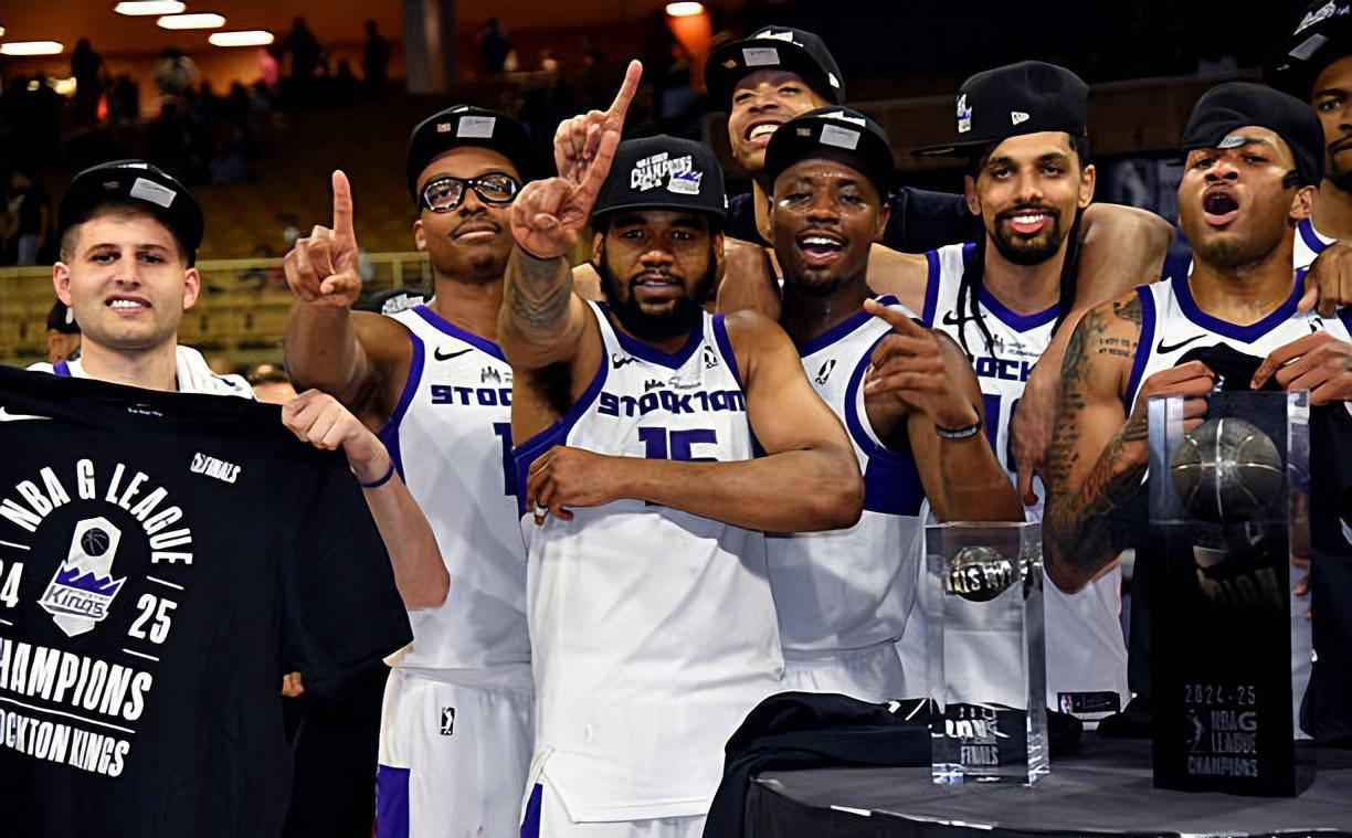 包含联盟新秀大比拼，马刺主场击败雷霆取得开门红的词条