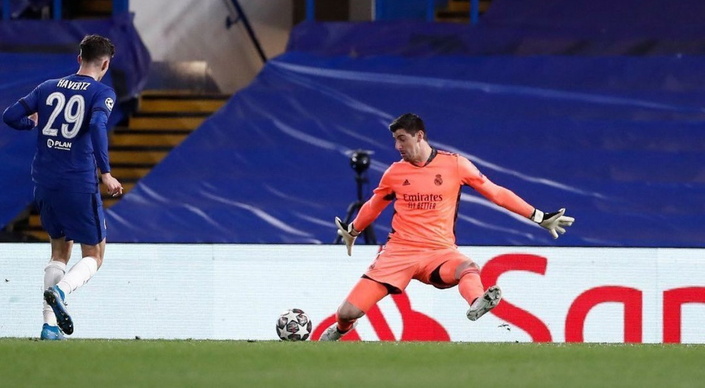 开云APP-皇马憾负巴黎，遗憾止步下一轮比赛