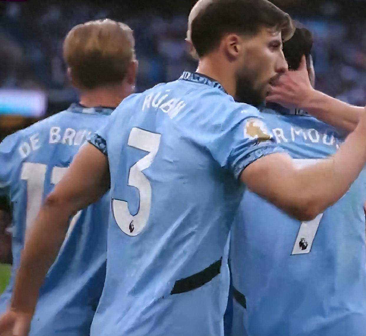 曼城逼平沃尔夫斯堡,欧冠悬念难定 曼城逼平沃尔夫斯堡,欧冠悬念难定