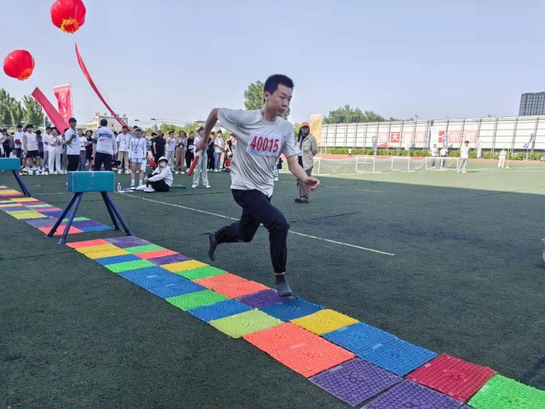 开云体育app-运动员们斗志昂扬，比赛场景热烈异常