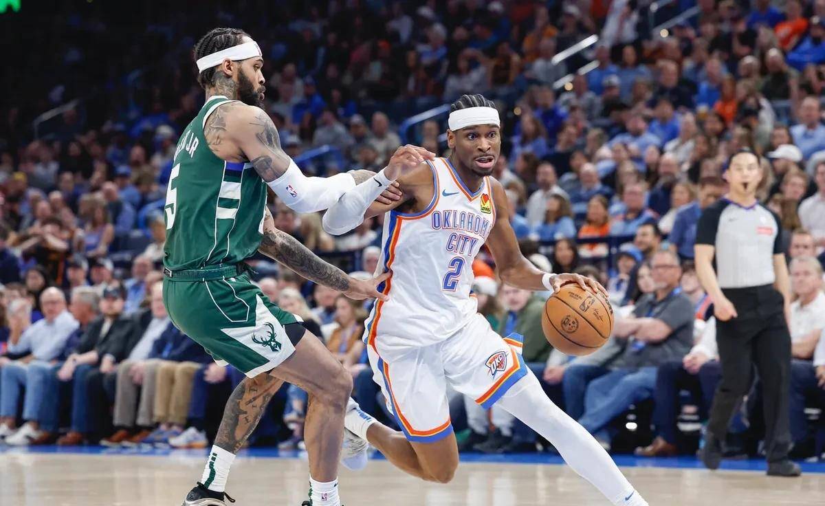 开云体育-雄鹿击败马刺，稳住西部排名