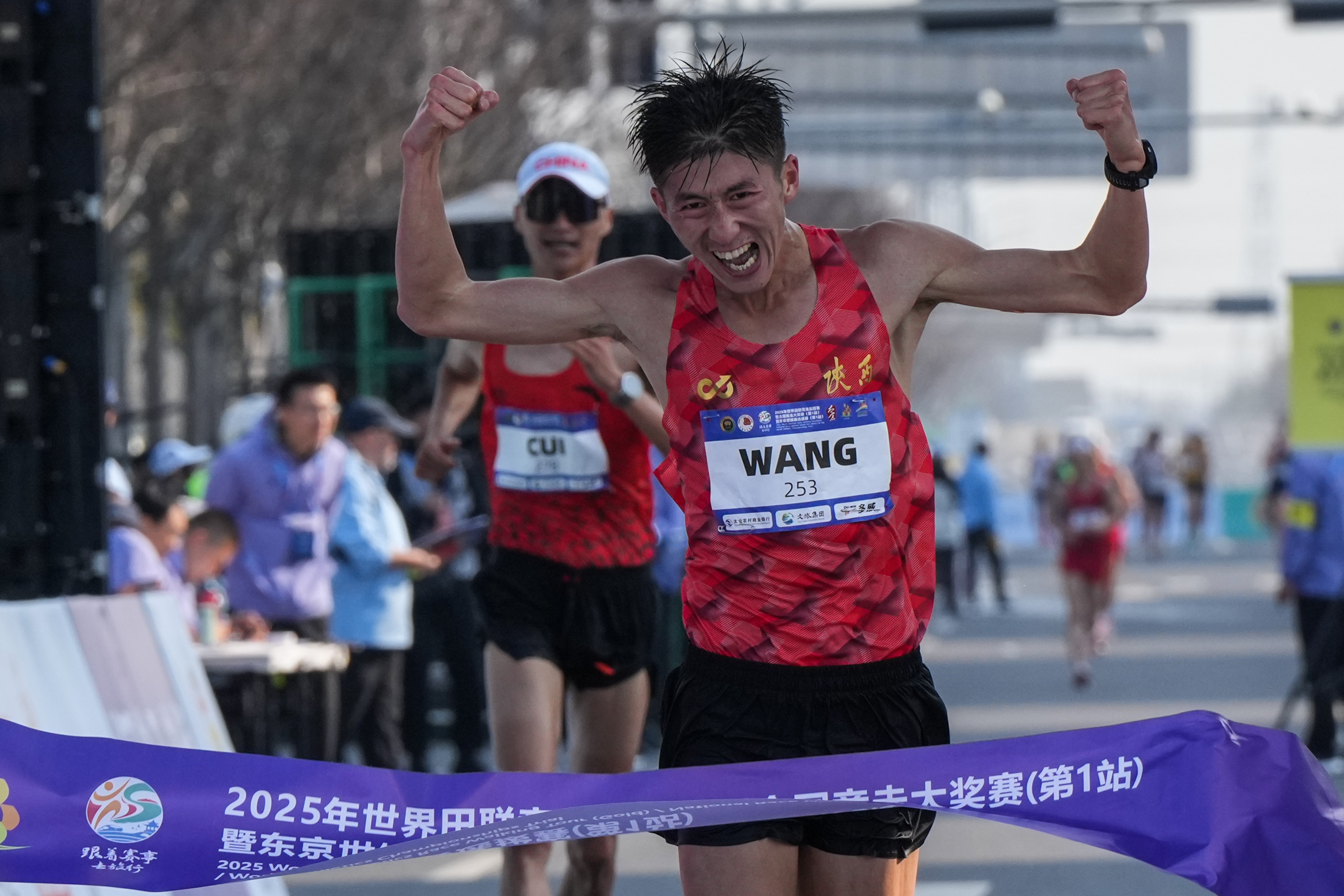 田径选拔赛如火如荼,选手实力相当 田径选拔赛如火如荼,选手实力相当