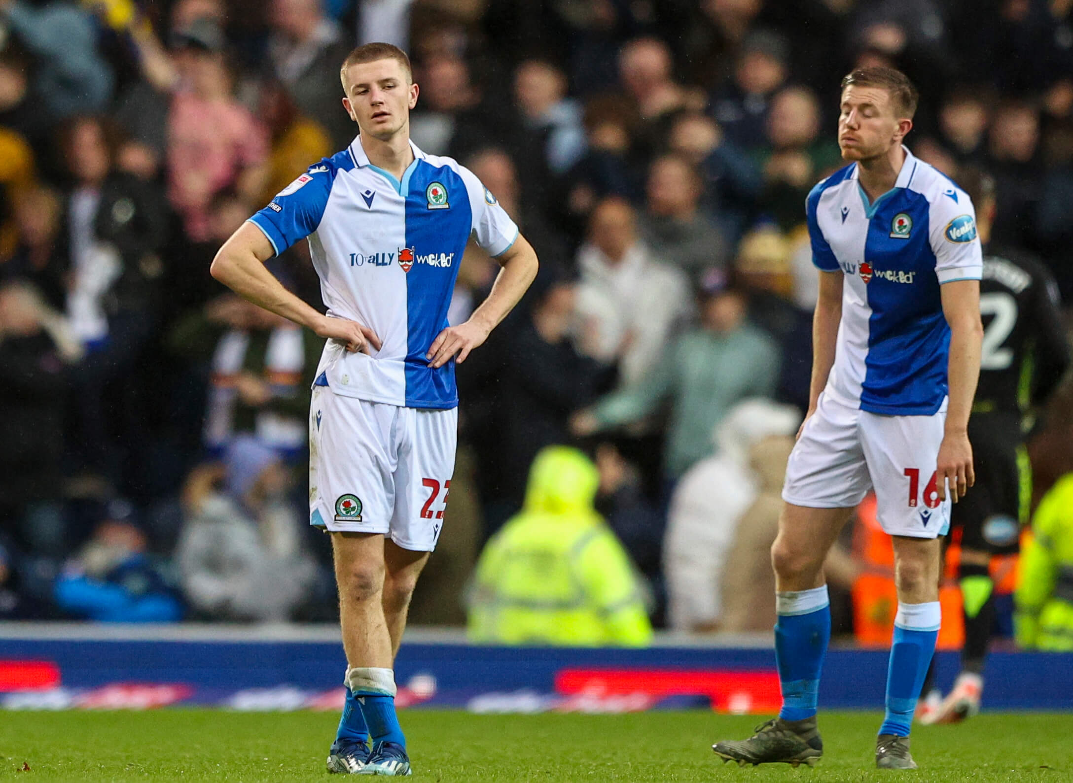 包含英格兰队出征新赛季，引发球迷期待的词条