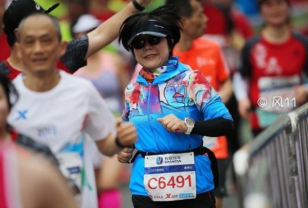 开云体育官网-加拿大选手激情澎湃，创造佳绩