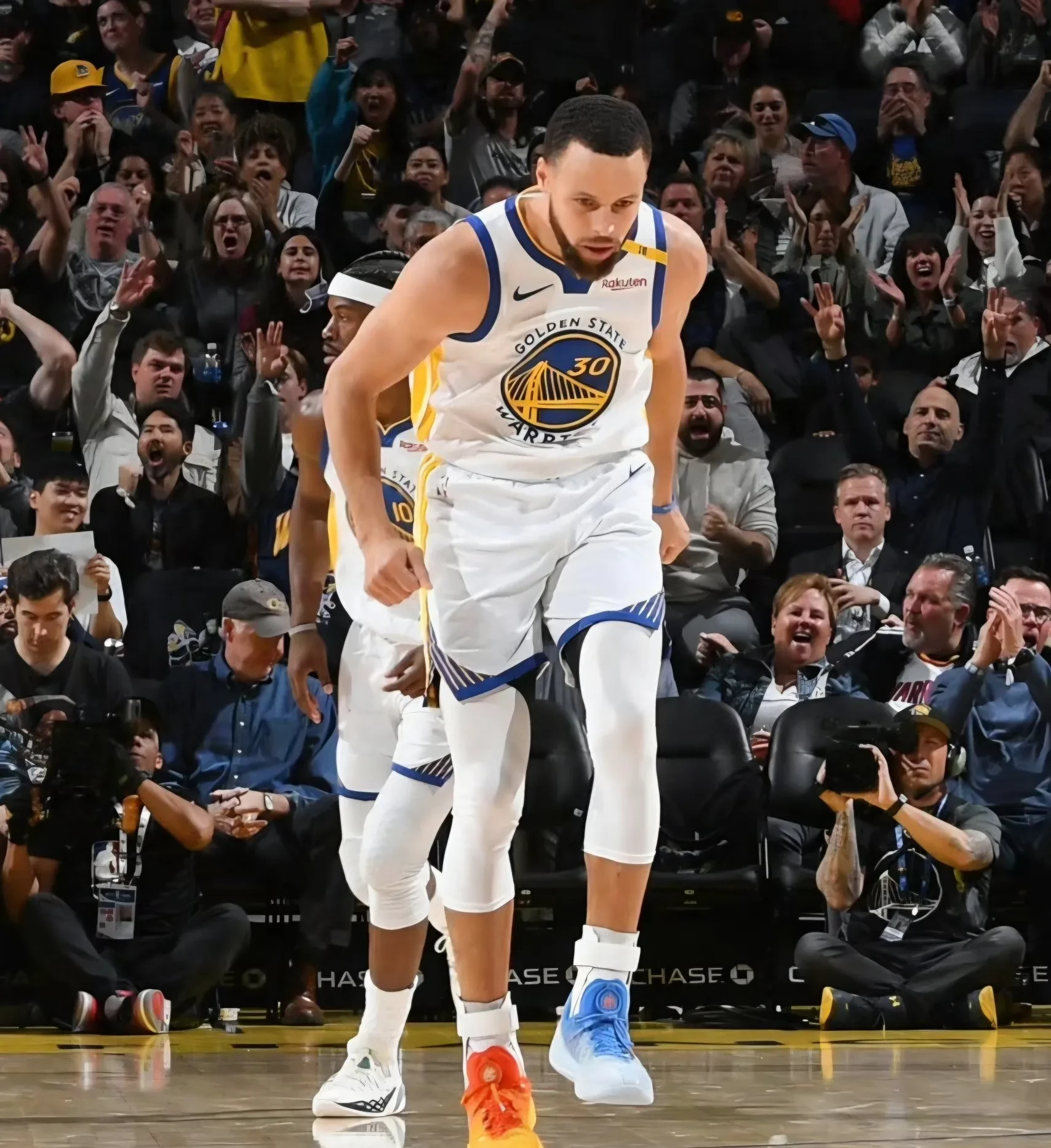 勇士遭开拓者逆转,未能延续胜势 勇士遭开拓者逆转,未能延续胜势