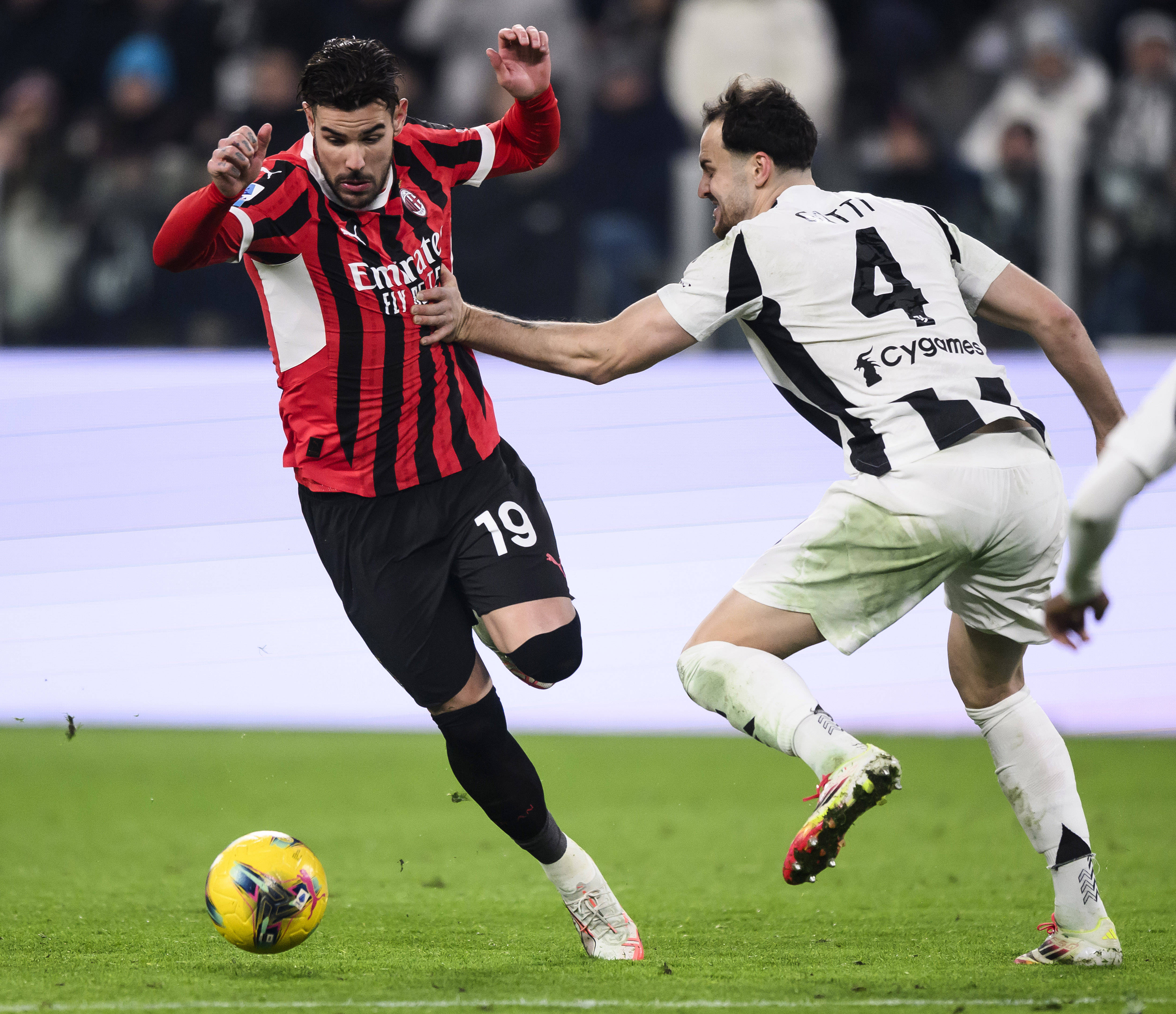 AC米兰连战连胜意甲联赛争霸一触即发