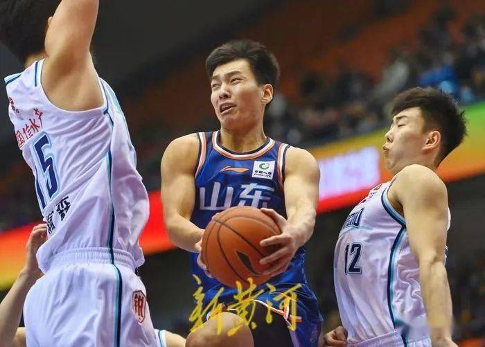 青岛男篮挽回颓势,追赶领先 青岛男篮挽回颓势,追赶领先
