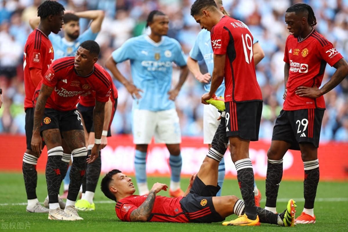 南安普顿客场战胜万隆，继续领跑