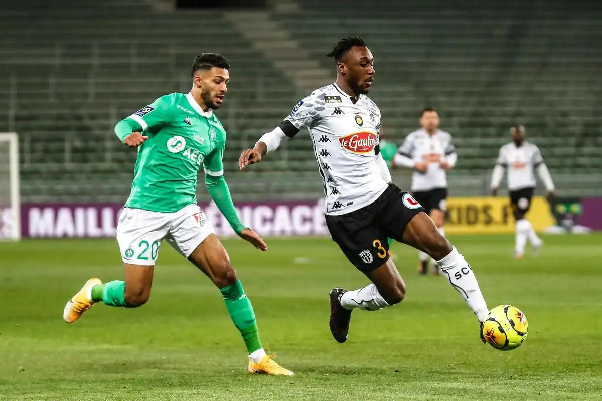 开云体育app-圣埃蒂安阵容再遭调整，球队士气大振气象新