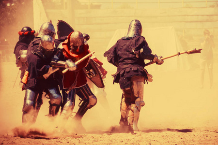 竞技场上火爆的战斗,精彩绝伦 竞技场上火爆的战斗,精彩绝伦