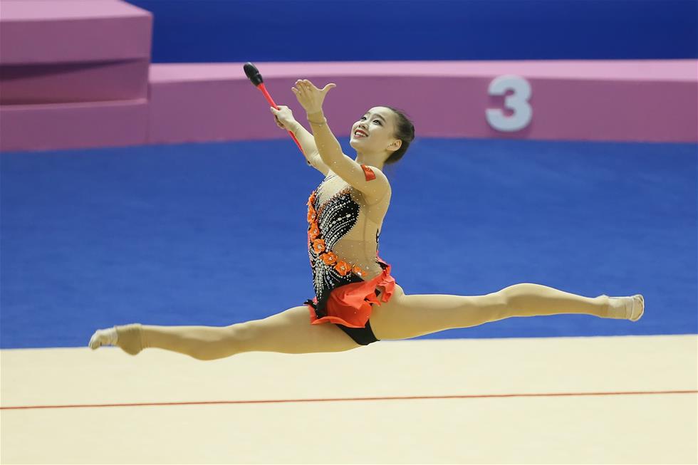 西班牙体操选手获得亚军,喜极而泣 西班牙体操选手获得亚军,喜极而泣