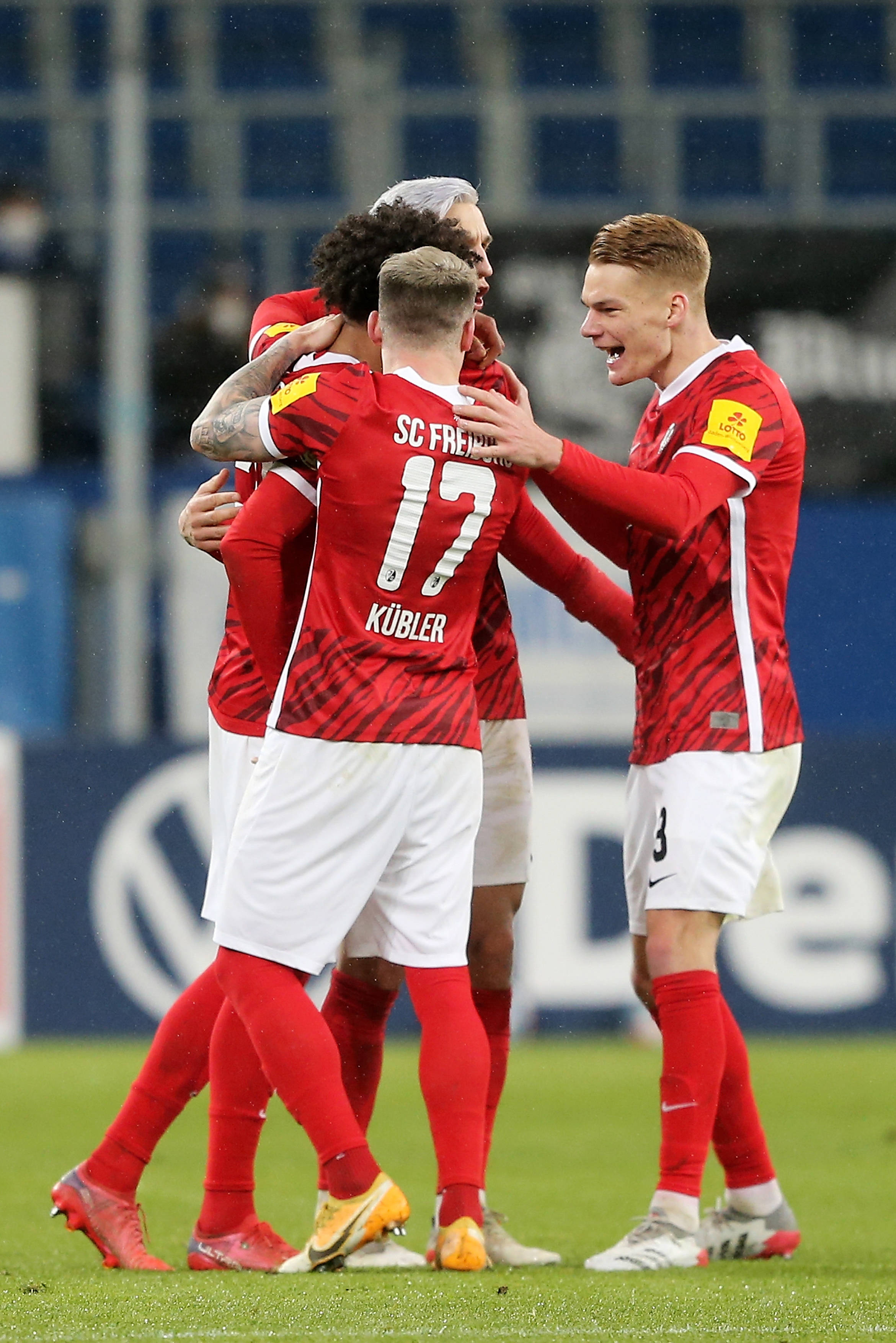 开云体育-弗赖堡球员表现抢眼，引发球迷热议