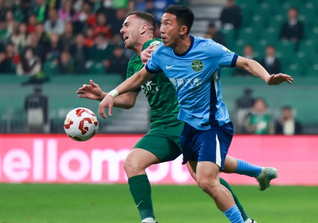 国安队员展现团队意识,击败对手保持领先优势 国安队员展现团队意识,击败对手保持领先优势