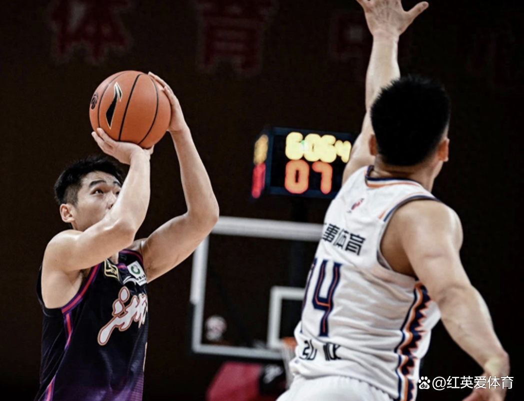 上海男篮逆袭新疆队，力挽颓势