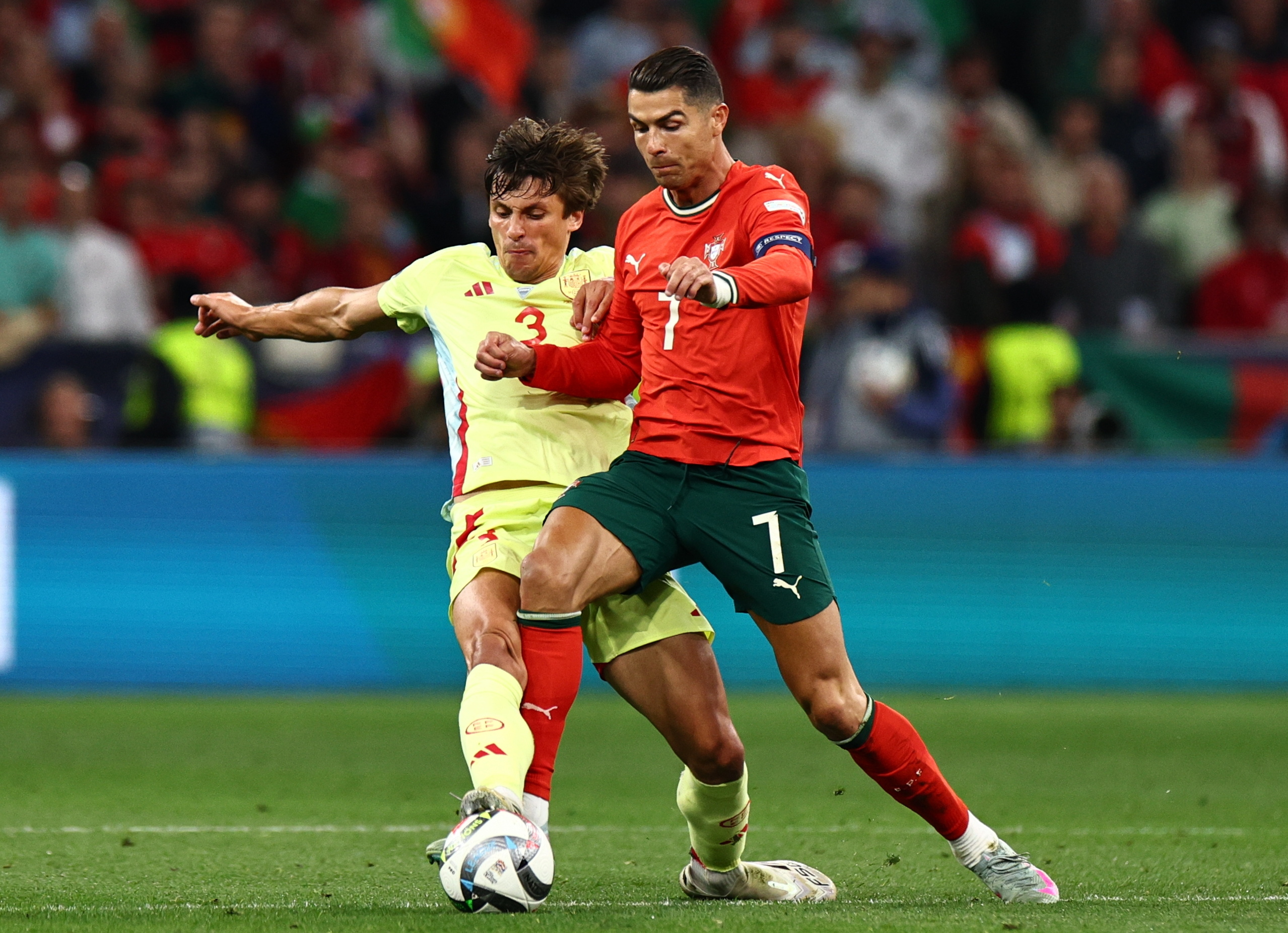 欧国联赛胜负难料，球员斗志昂扬