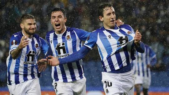 防守稳固扫荡对手,实现半决赛晋级 防守稳固扫荡对手,实现半决赛晋级