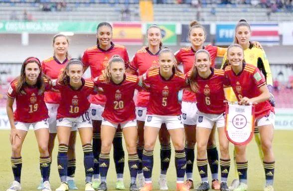 世界杯女足赛场上燃起激烈角逐 世界杯女足赛场上燃起激烈角逐