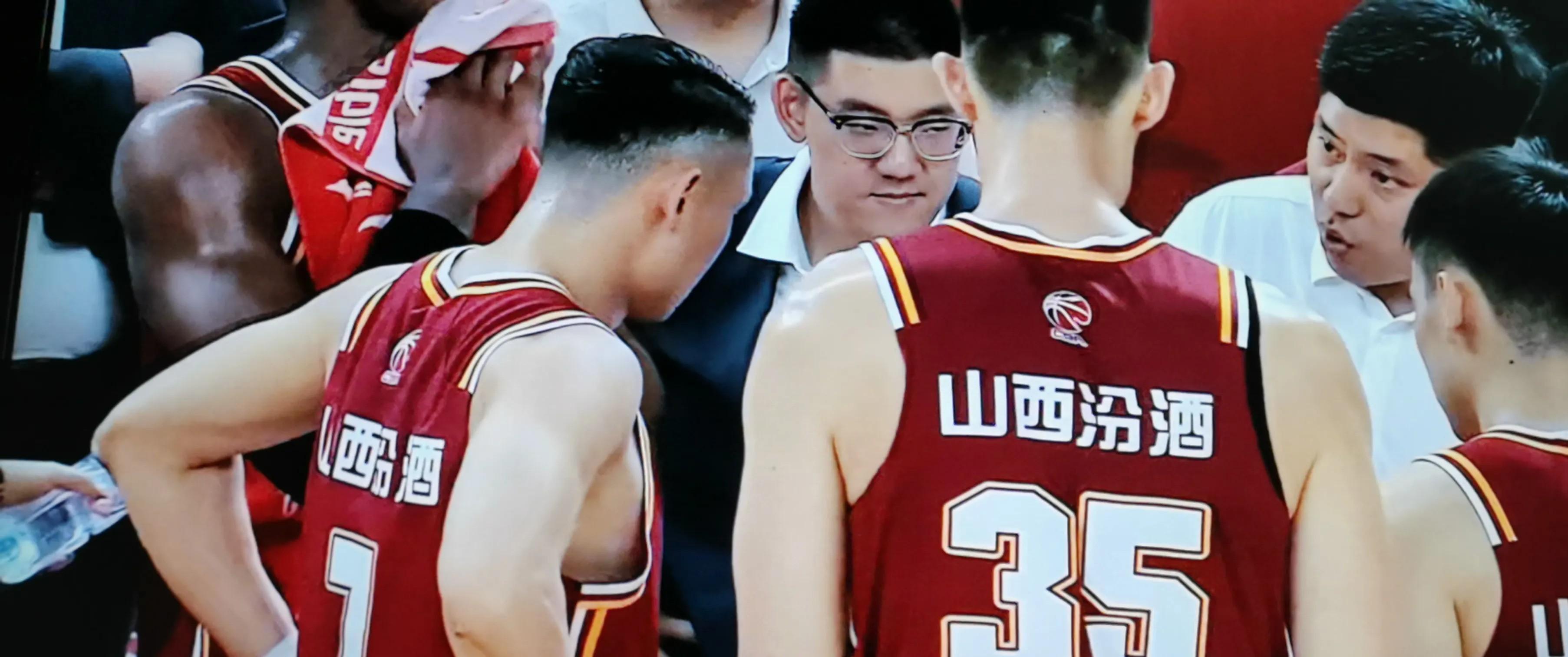 包含CBA比赛中一次关键进攻改写胜利局面的词条