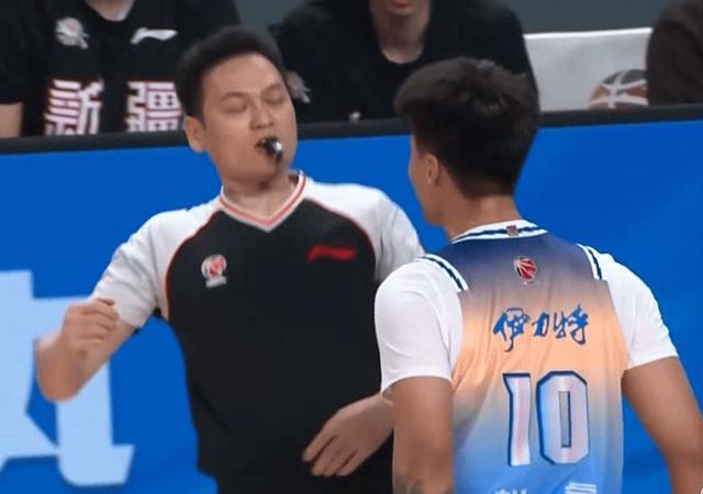 山东队主教练被曝出场辱骂裁判 山东队主教练被曝出场辱骂裁判
