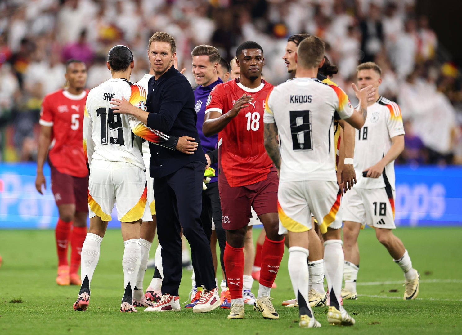 波兰备战对阵匈牙利，为欧洲杯做准备