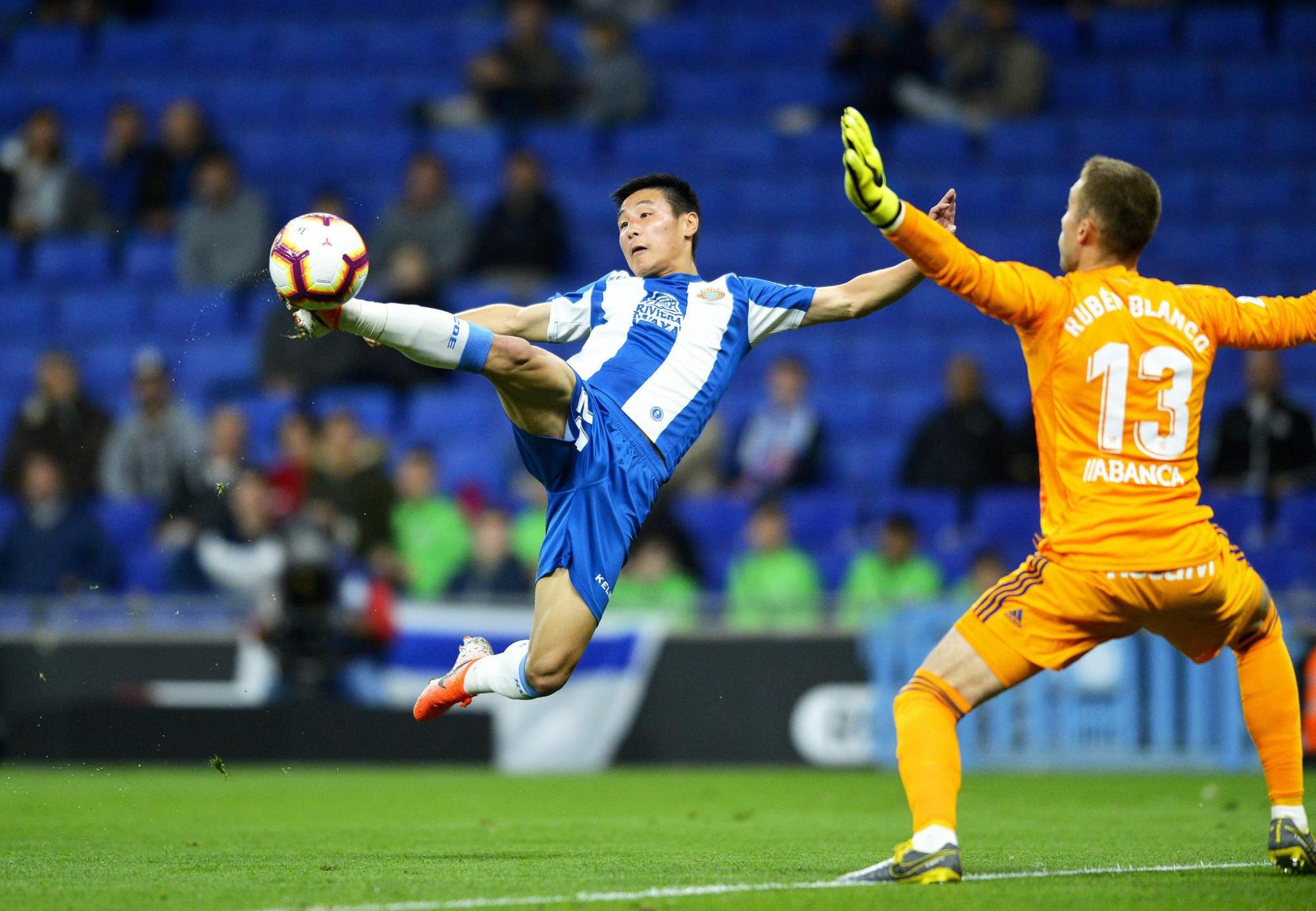 开云体育app-武磊连续进球，西班牙媒体盛赞中国锋霸