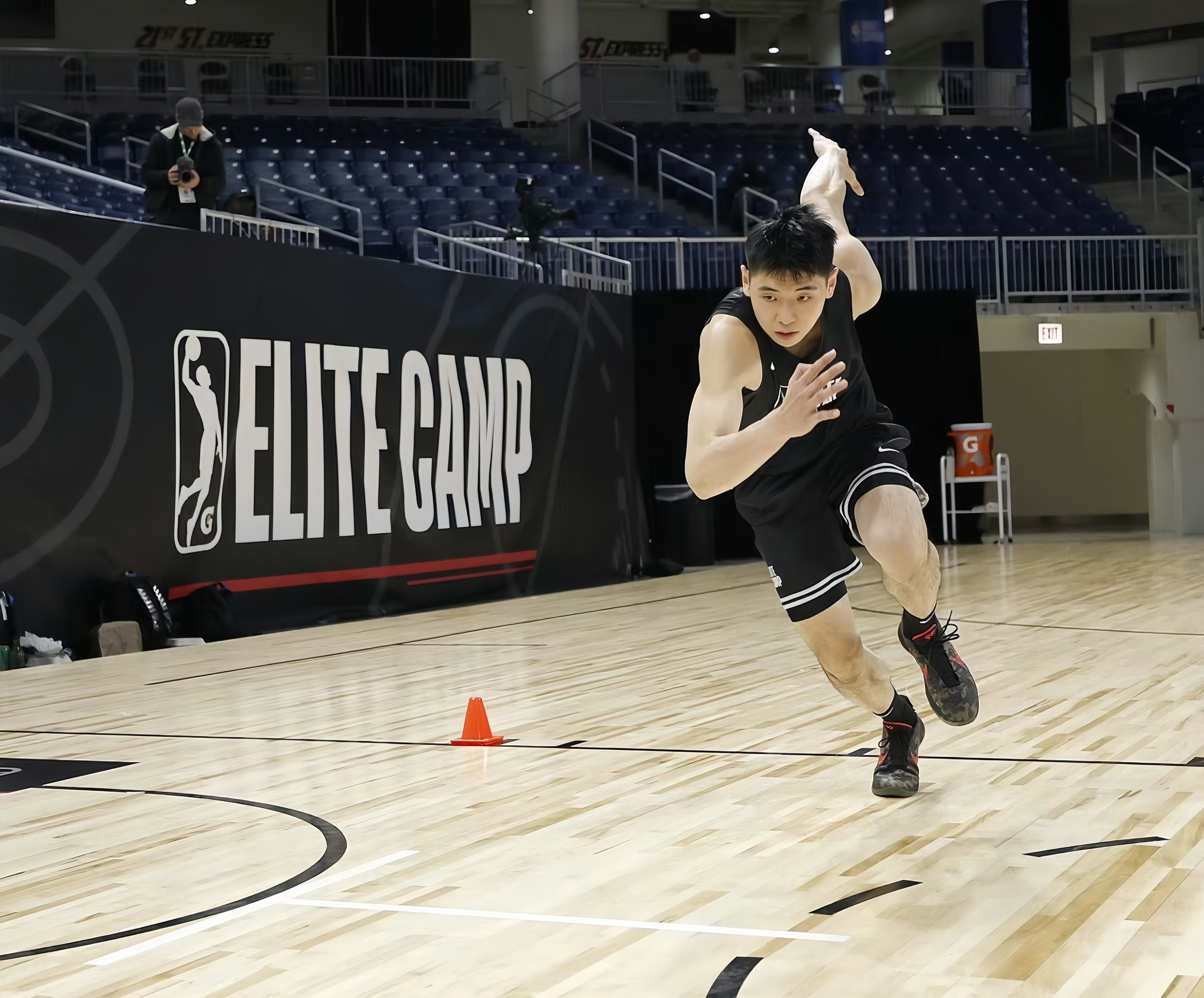 开云体育app-NBA选秀大会即将召开，新秀们备战筹备