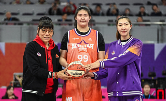 开云下载-亚洲球星在全明星赛上大放异彩，受瞩目