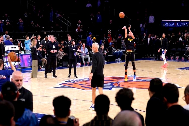 开云体育登录-勇士客场击败太阳，保持不败战绩的简单介绍