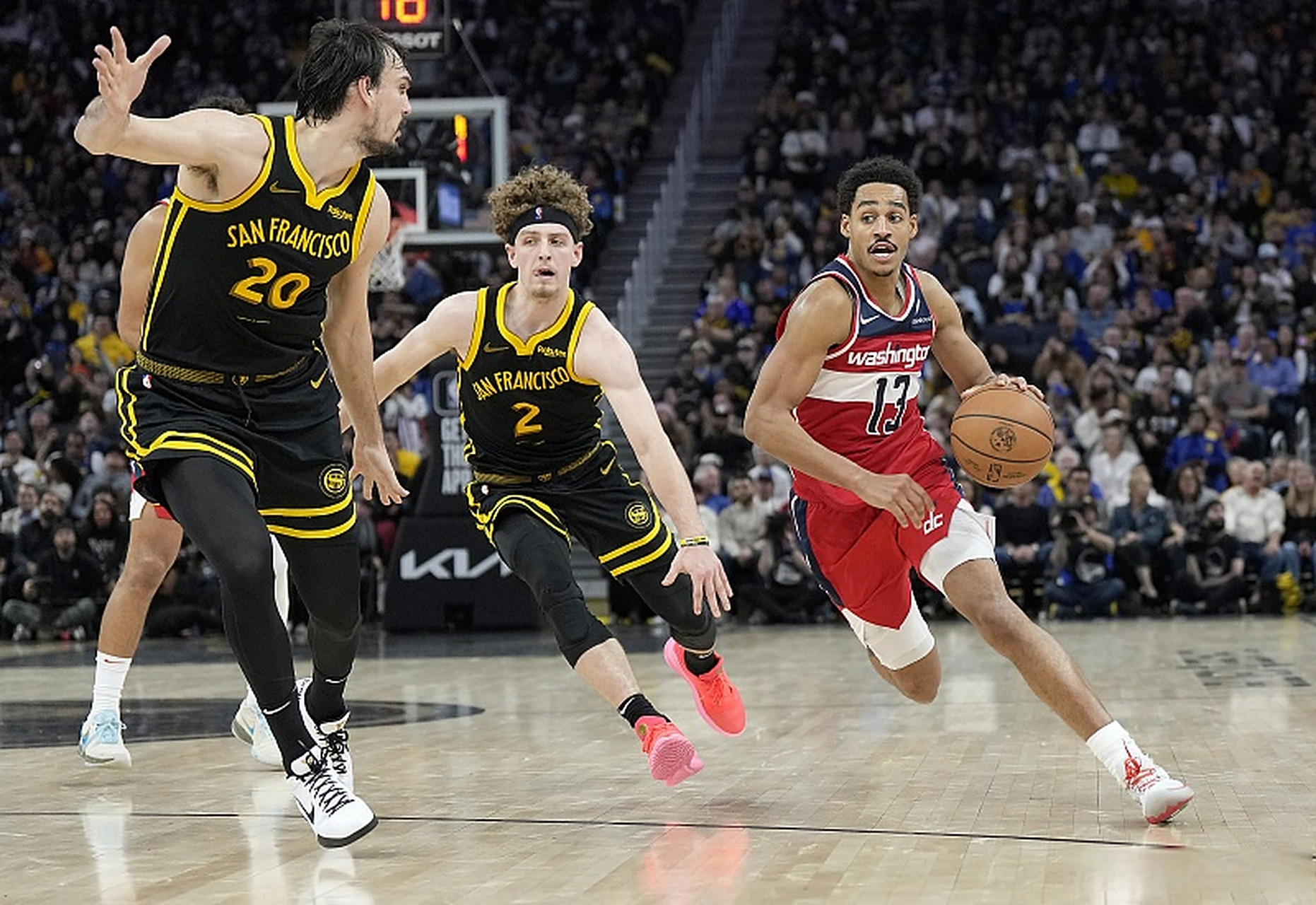 勇士连胜被终结,后场球员状态下滑引担忧 勇士连胜被终结,后场球员状态下滑引担忧