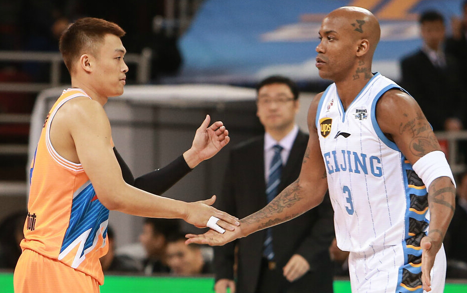 开云体育官网-京沪大战再次上演，谁将笑到最后？