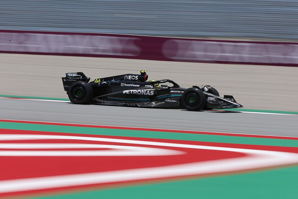 梅赛德斯完胜红牛二队，汉密尔顿刷新纪录的简单介绍