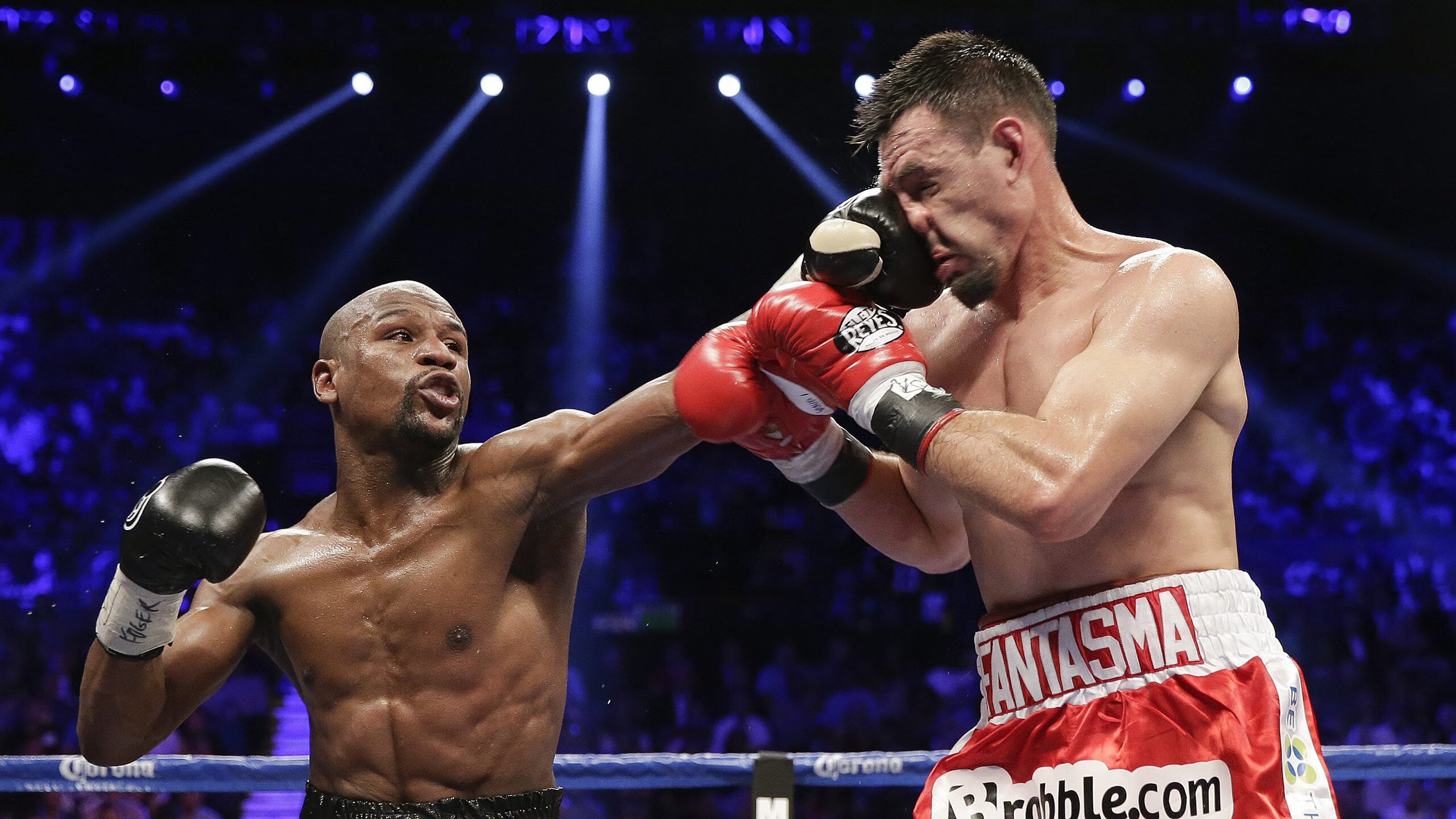 开云体育app-南粤夜空惊现拉文时刻，广东队用教科书式压制捍卫主场